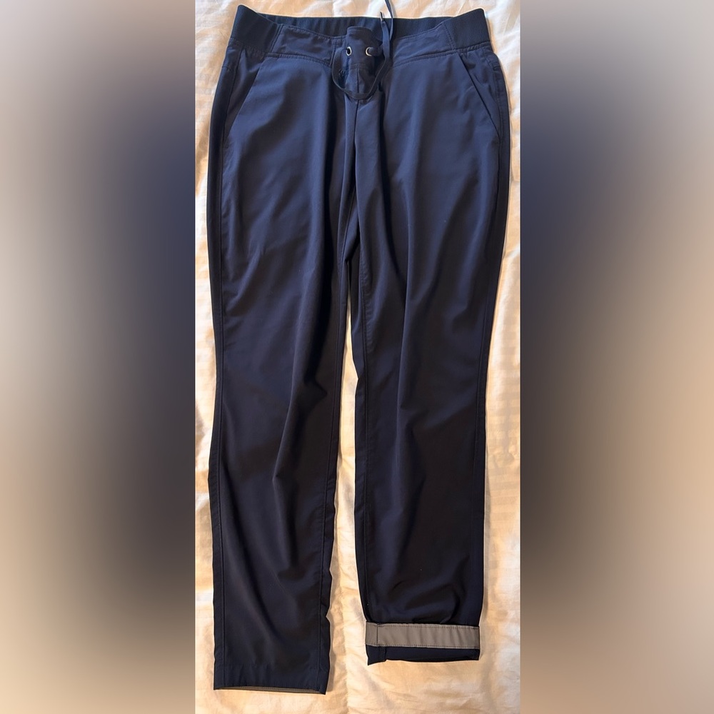 Women's Athleta Trek Pant in navy, size 8